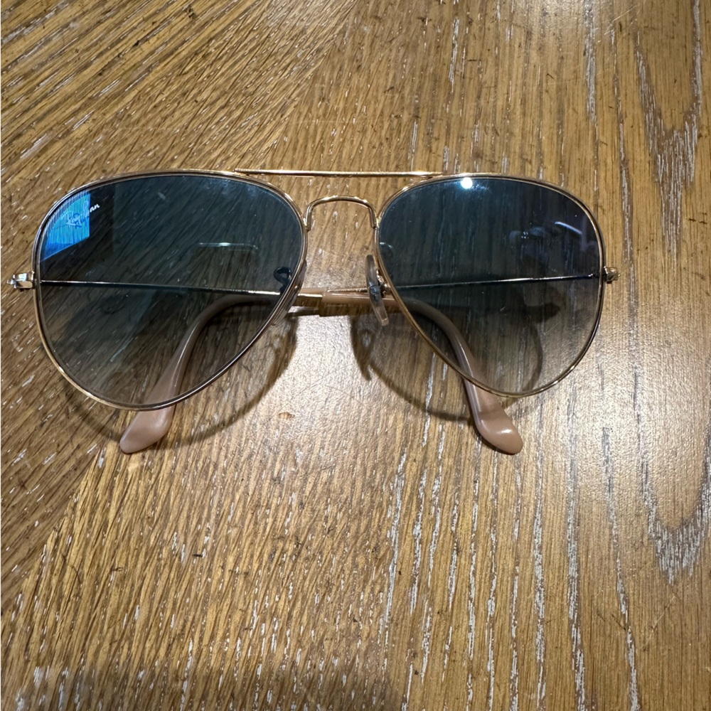 Ray-Ban Aviator Sunglasses with Gold Frame and Dark Lenses